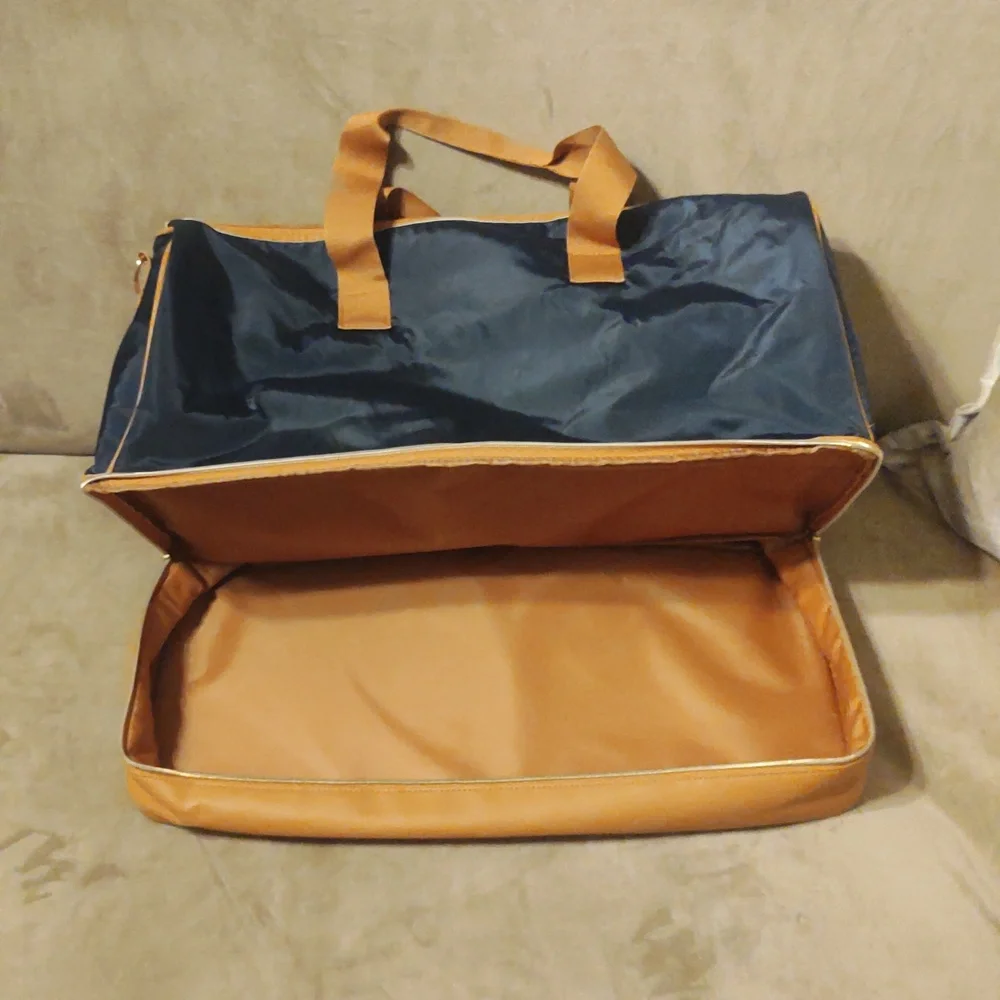 SALE!🔥 NWT! Travel Large Duffle Bag Weekender/Gym Bag Bottom Zip Compartment